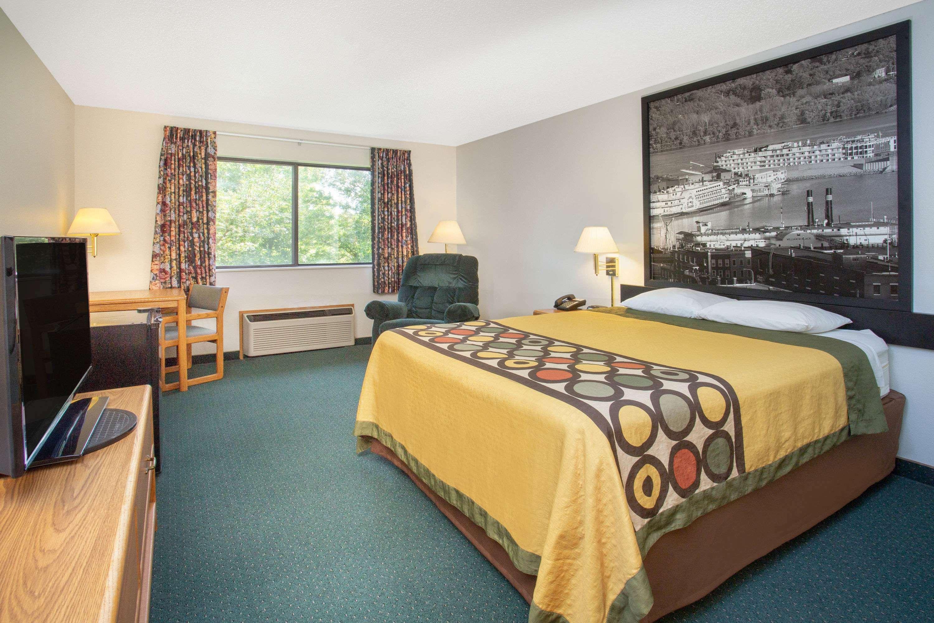 Super 8 By Wyndham Dewitt Hotell Exteriör bild