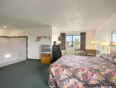 Super 8 By Wyndham Dewitt Hotell Exteriör bild